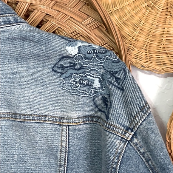 Universal Thread jean jacket - Picture 4 of 6